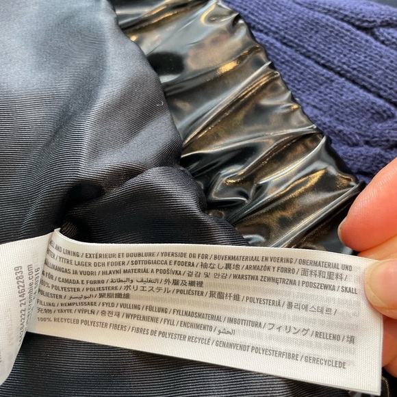 A & F Ultra cropped puffer shiny black - Picture 8 of 14